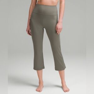 Lululemon Nulu Groove Super-High-Rise Crop 23” Pant in Sage Gray, Size 8